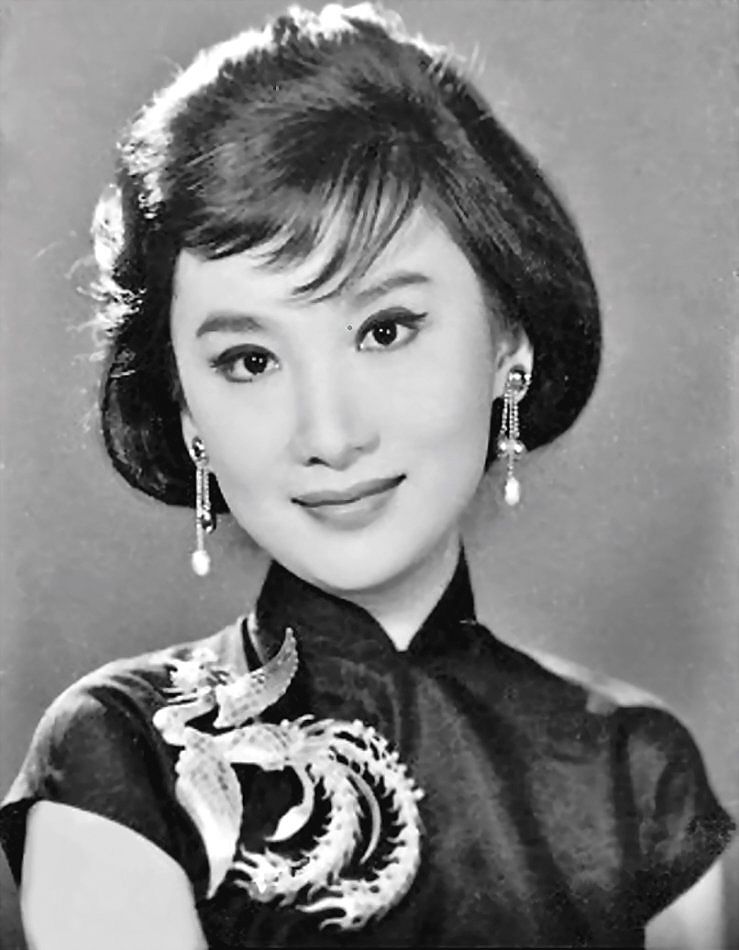 夏梦原名叫做杨濛,1933年出生,1950年出演《禁婚记》在香港影坛崭露头