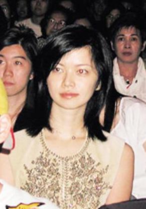 于文凤年轻时候的照片,她现在结婚有老公了吗